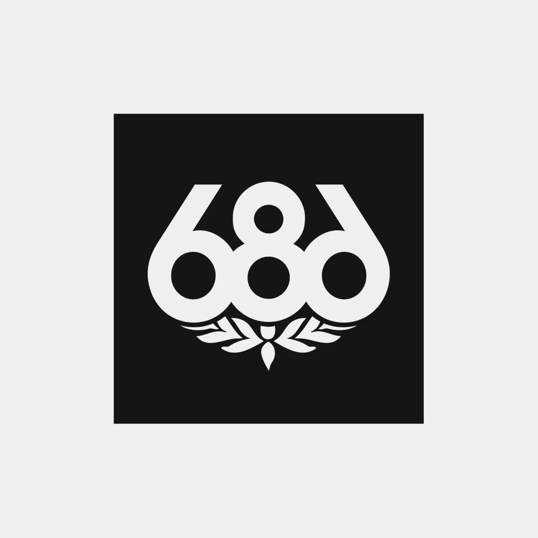 686