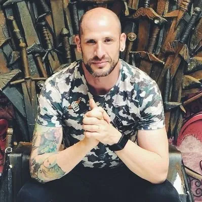 djnev.com's icon