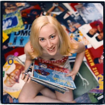 djshakey.com's icon