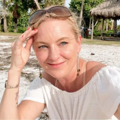 laraelobdell.com's icon