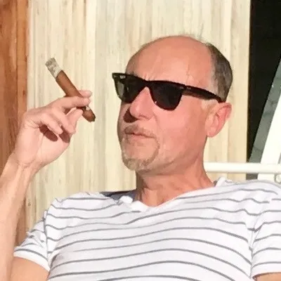 petermoruzzi.com's icon