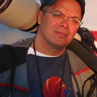 regislefebure.com's icon