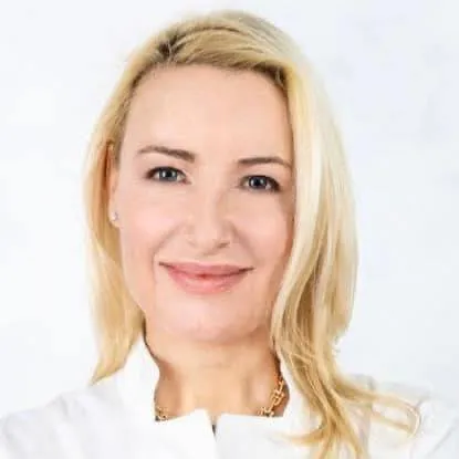 Dr. Julia Berkei
