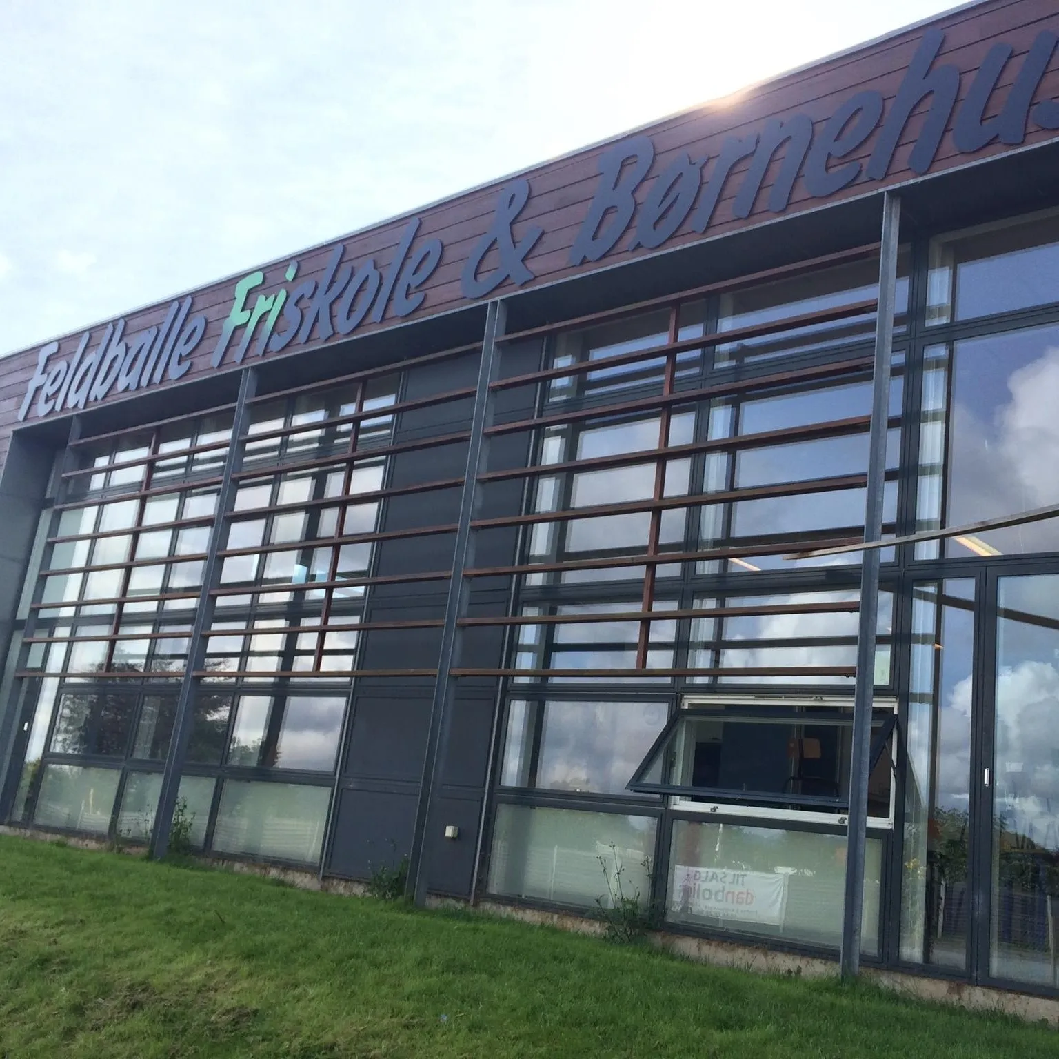 Feldballe Friskole logo