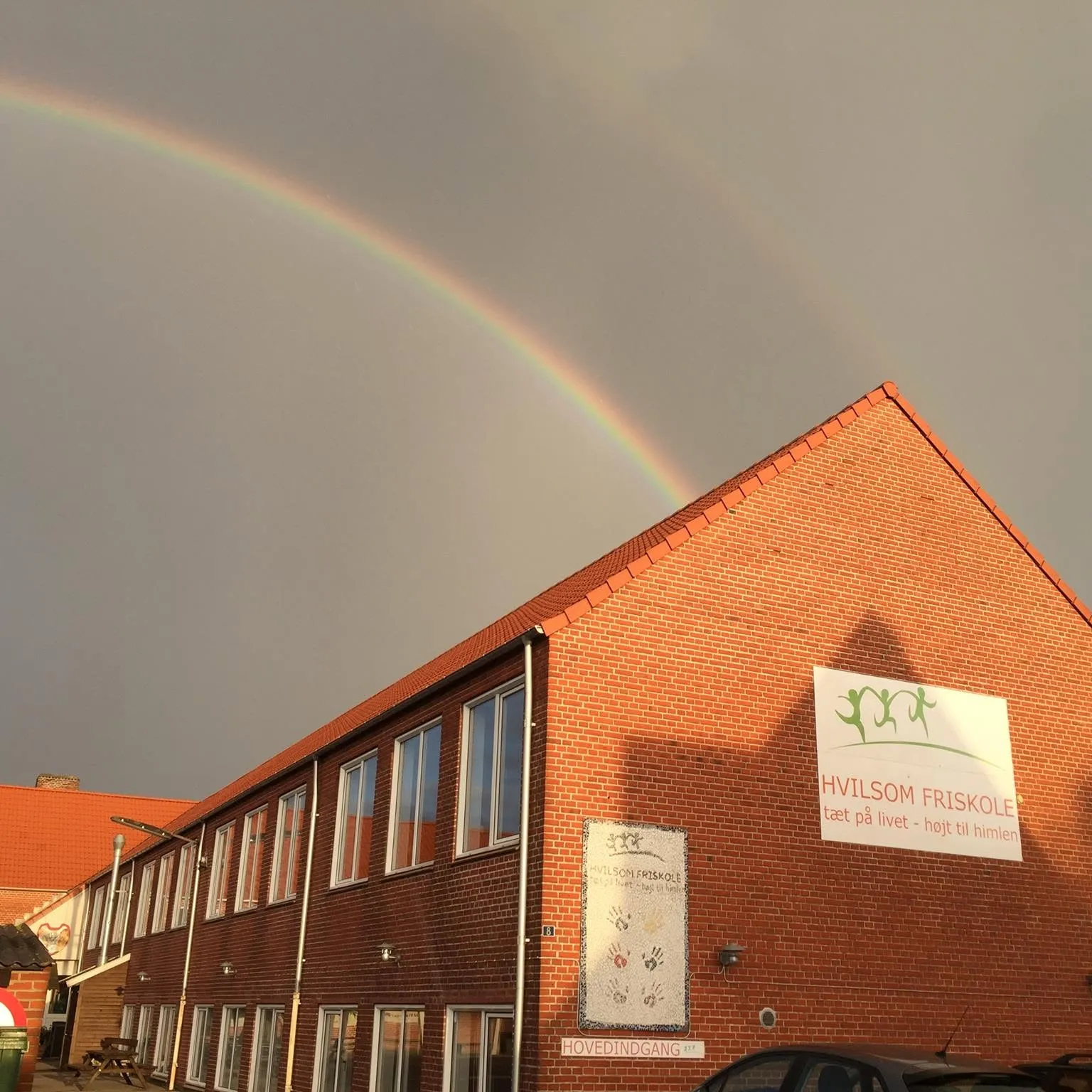 Hvilsom Friskole logo