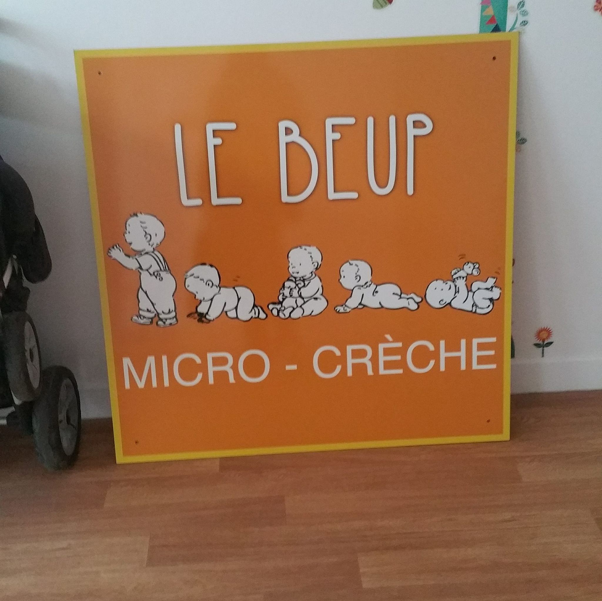 Le Bebe Est Une Personne's brand icon