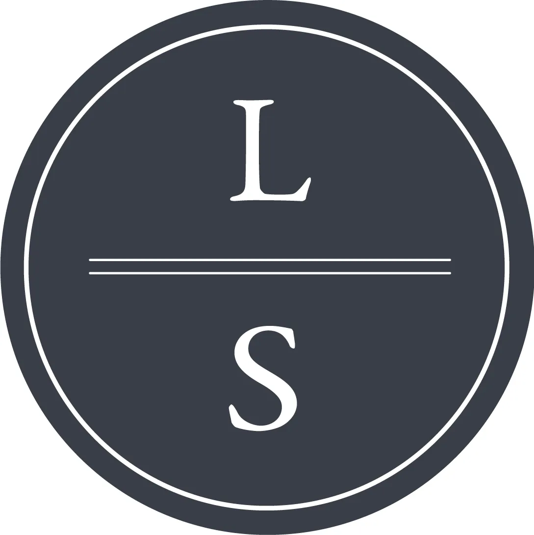 Leelyn Smith logo
