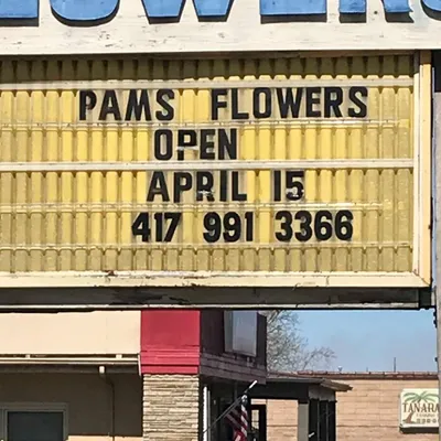 Pams Flowers logo