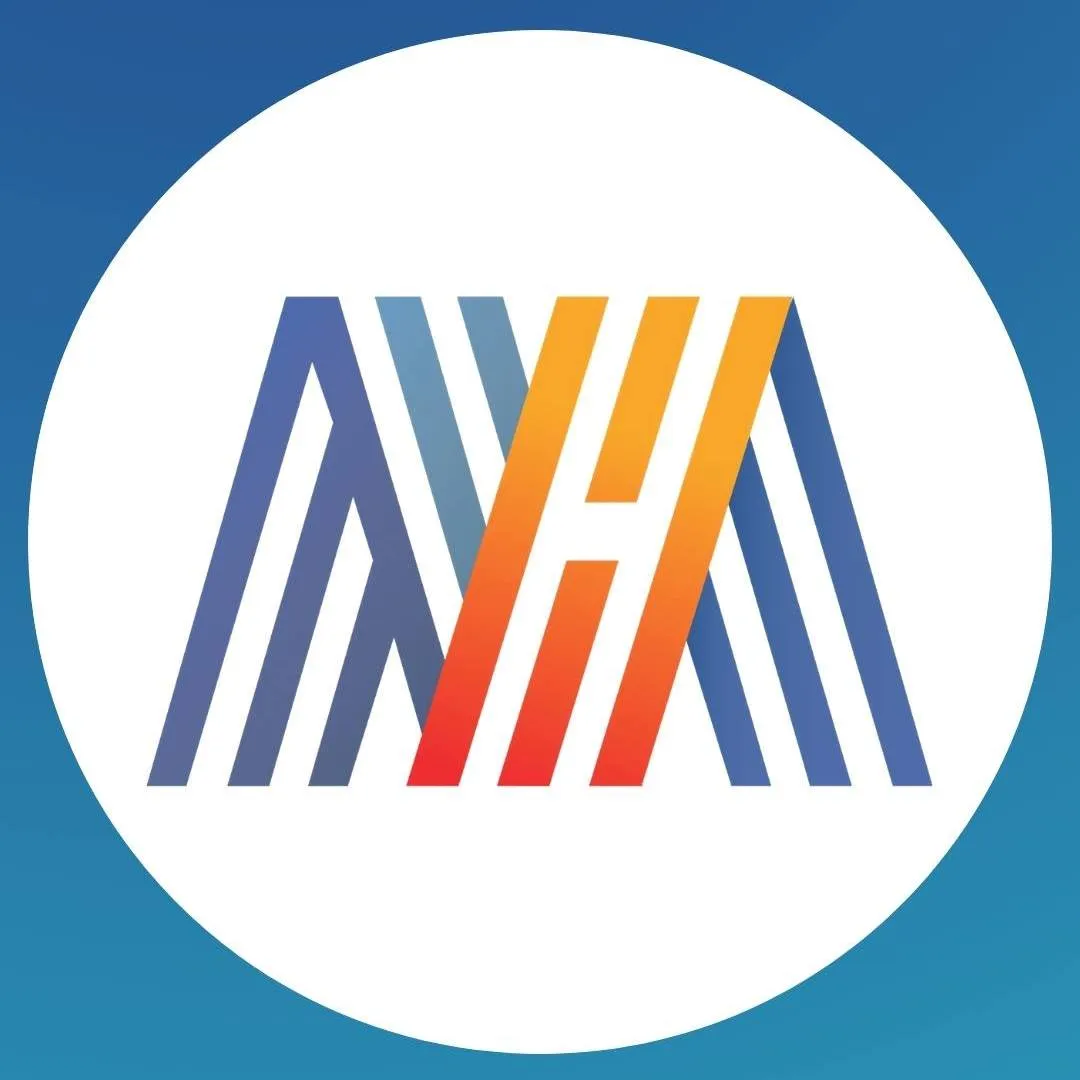 The Marketing Hunters Logo