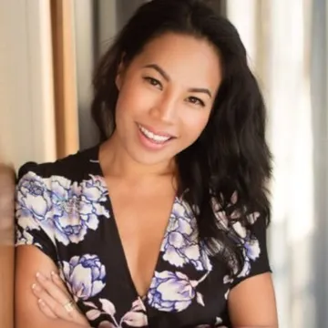 Yumi Kim Logo